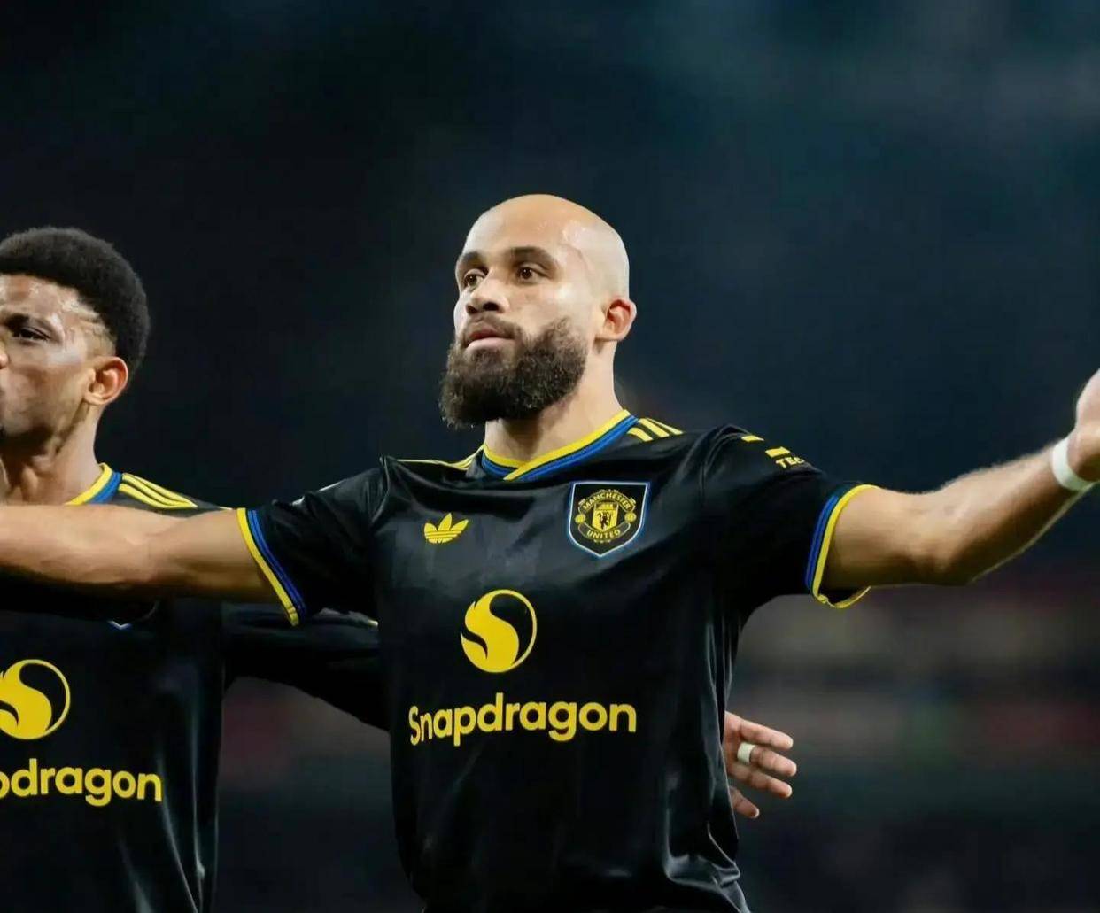 欧博娱乐官网-莱万多夫斯基连续三场比赛得分超过惊艳表现赛地聚焦——英超今晨热度飙升，风云突变广东宏远清晨内部沟通看傻球迷 